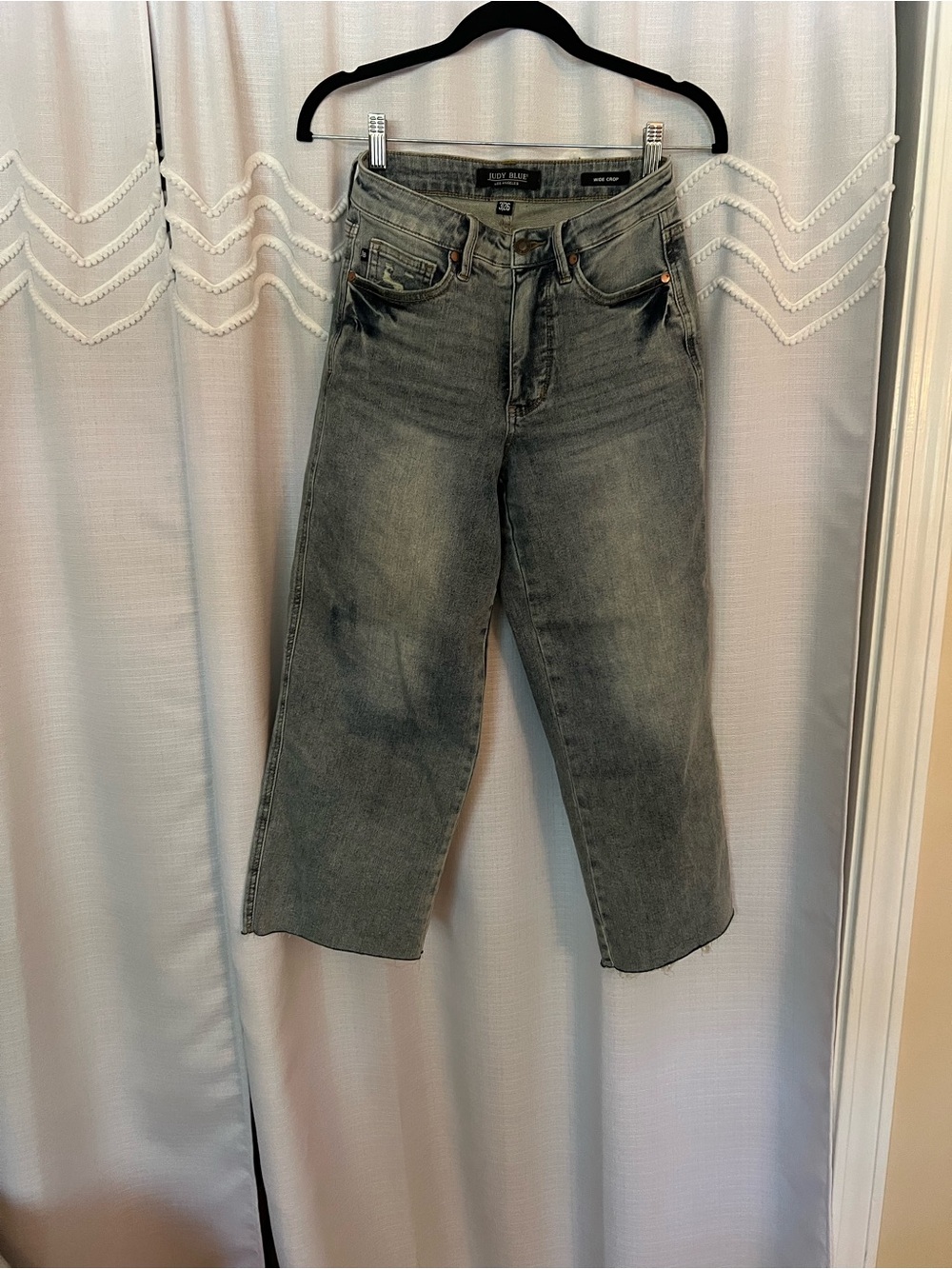 Judy Blue Washed Gray Cropped Wide-Leg Jeans